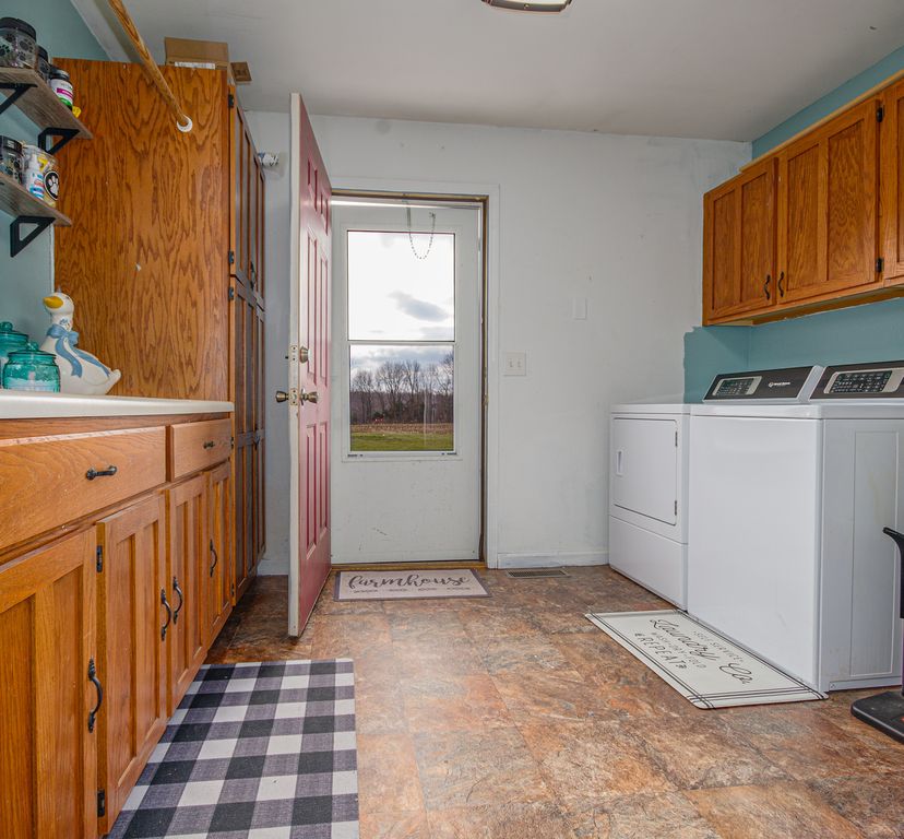 Image 15 of property listing at 4786 KELLER Road, Iuka, IL 62849