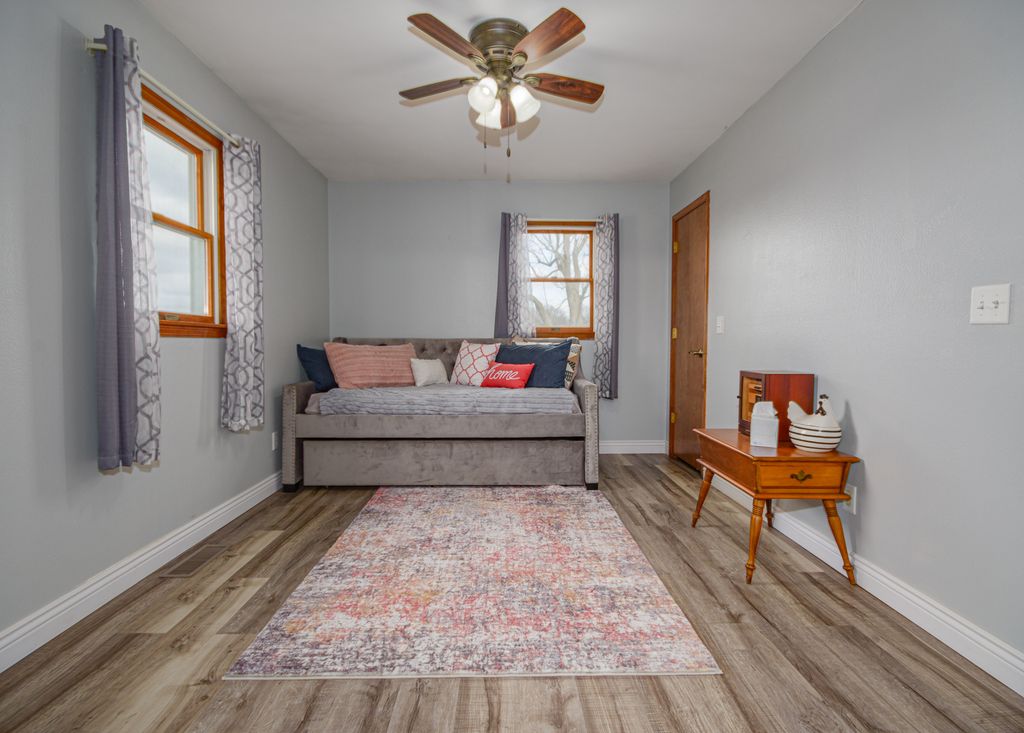 Image 17 of property listing at 4786 KELLER Road, Iuka, IL 62849