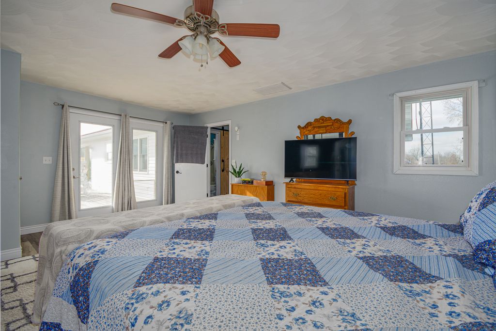 Image 20 of property listing at 4786 KELLER Road, Iuka, IL 62849