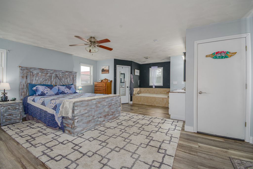 Image 23 of property listing at 4786 KELLER Road, Iuka, IL 62849