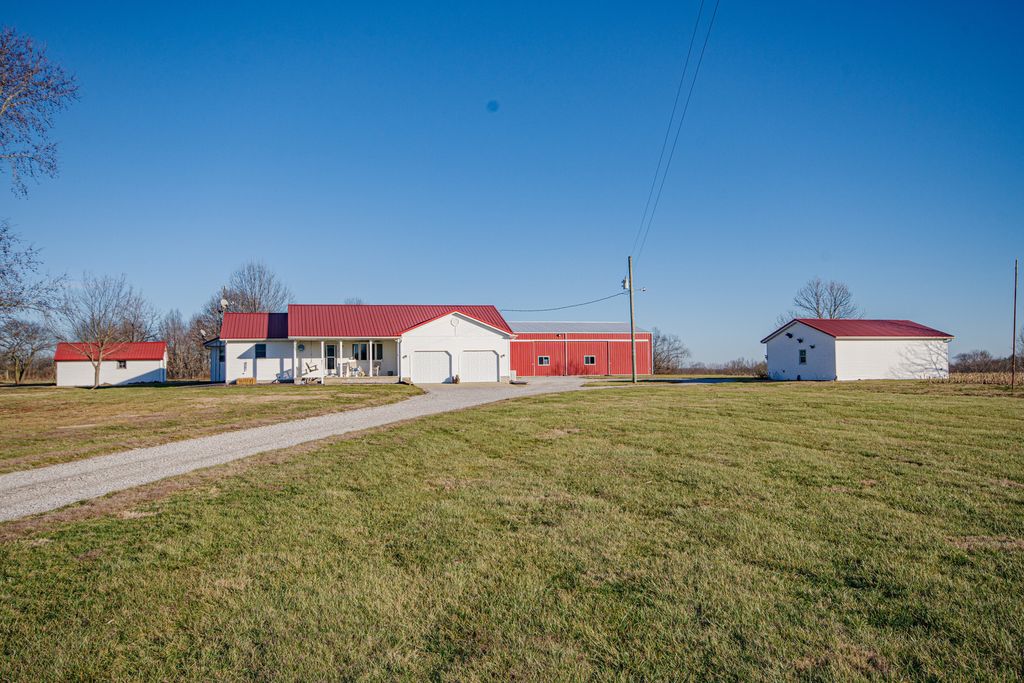 Image 31 of property listing at 4786 KELLER Road, Iuka, IL 62849