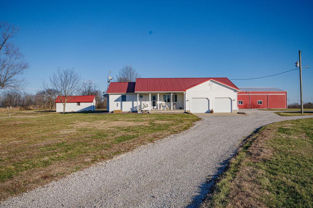 Image 32 of property listing at 4786 KELLER Road, Iuka, IL 62849