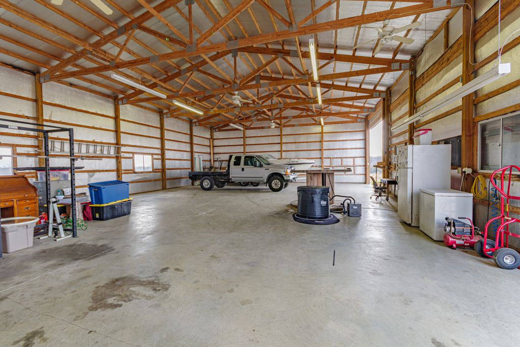 Image 37 of property listing at 4786 KELLER Road, Iuka, IL 62849