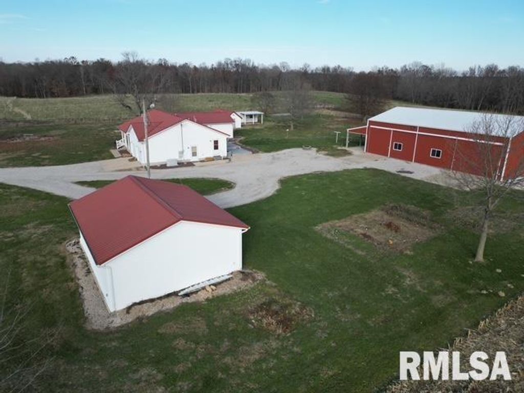 Image 38 of property listing at 4786 KELLER Road, Iuka, IL 62849