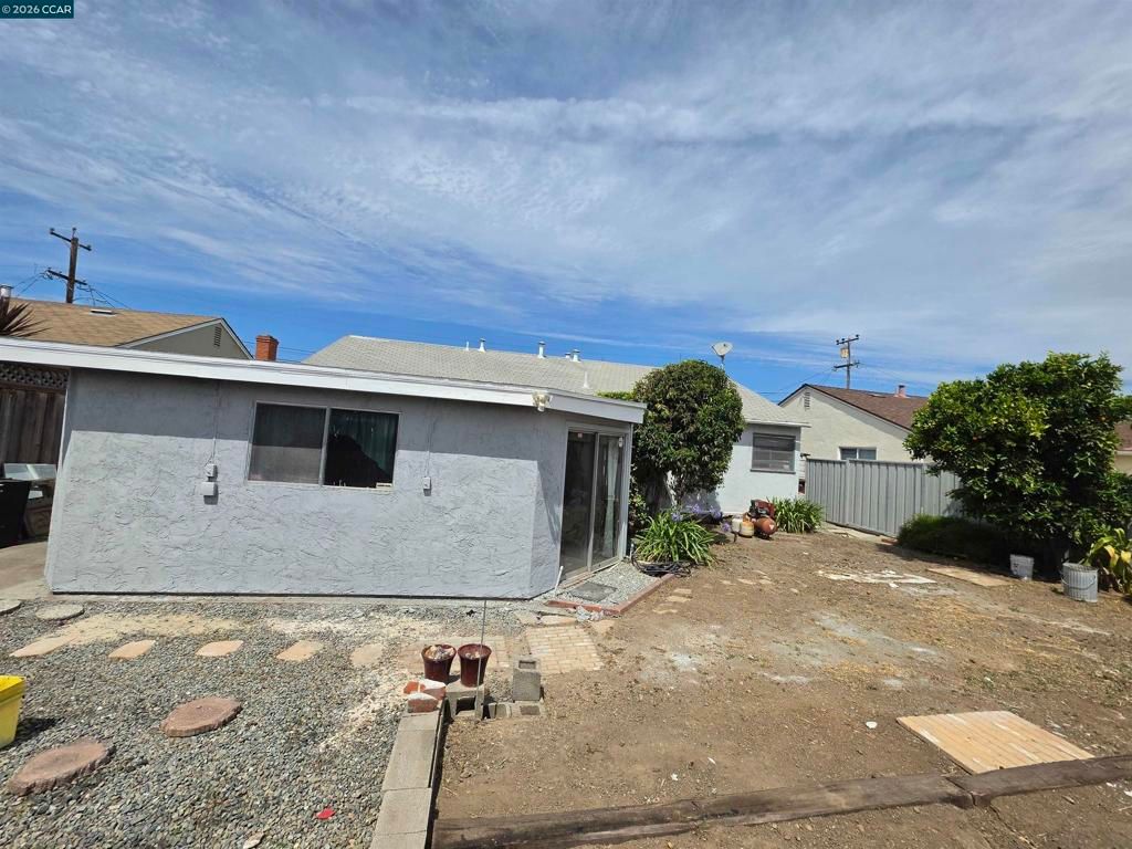 Image 16 of property listing at 15044 Juniper St, San Leandro, CA 94579