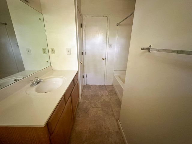 4823 E MEADOW LARK LN A+B, Columbia, MO 65201