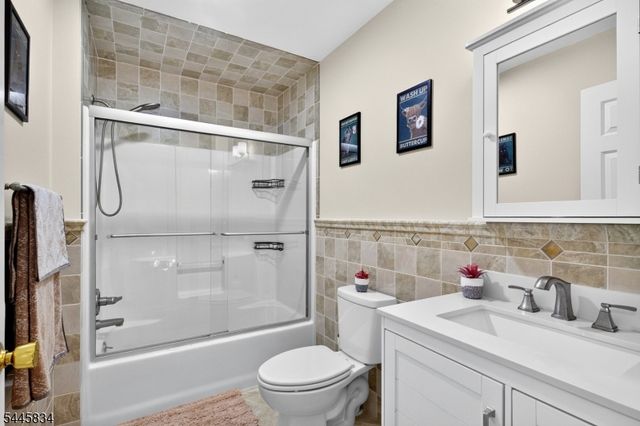 8 Cross Oak Ln, West Milford Twp., NJ 07480