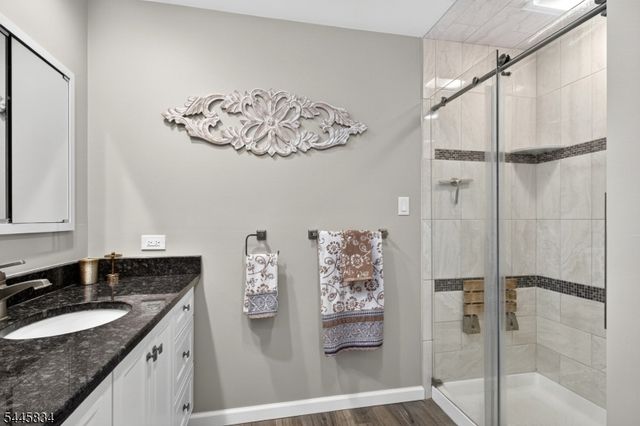 8 Cross Oak Ln, West Milford Twp., NJ 07480
