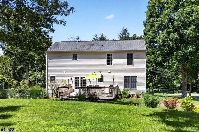 8 Cross Oak Ln, West Milford Twp., NJ 07480