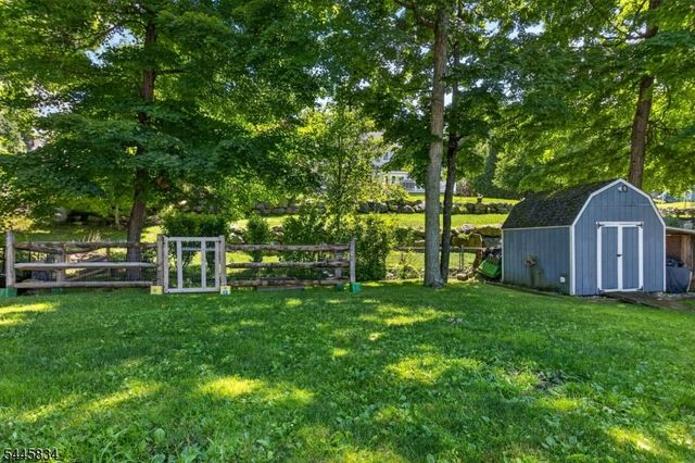 8 Cross Oak Ln, West Milford Twp., NJ 07480