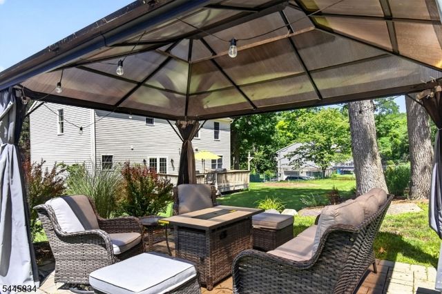 8 Cross Oak Ln, West Milford Twp., NJ 07480