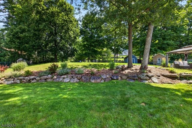 8 Cross Oak Ln, West Milford Twp., NJ 07480