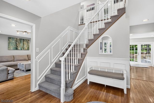 8 Cross Oak Ln, West Milford Twp., NJ 07480