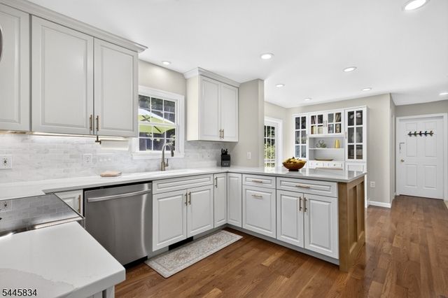 8 Cross Oak Ln, West Milford Twp., NJ 07480