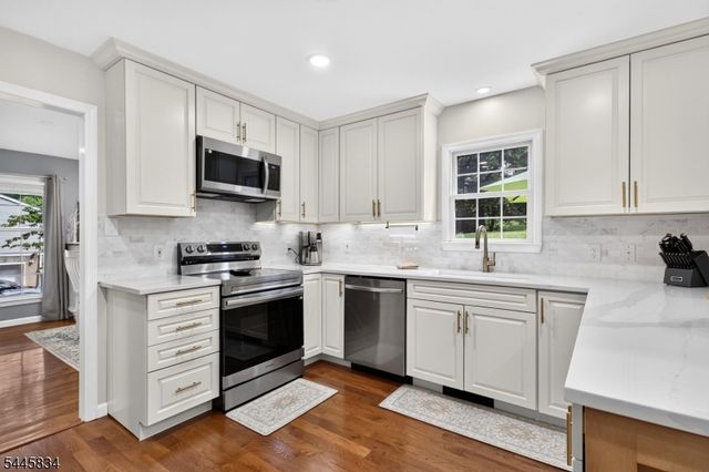 8 Cross Oak Ln, West Milford Twp., NJ 07480