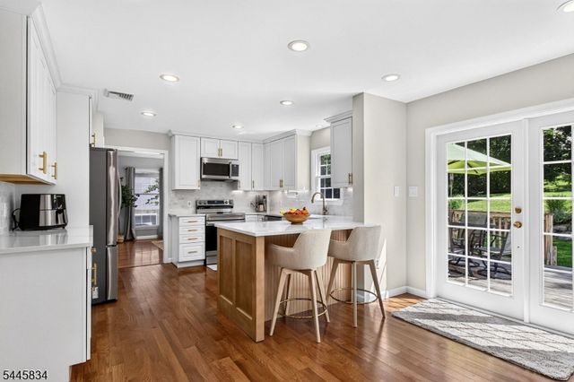 8 Cross Oak Ln, West Milford Twp., NJ 07480