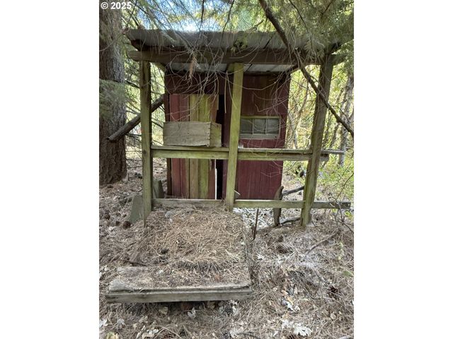 121 Cooke Rd, White Salmon, WA 98672