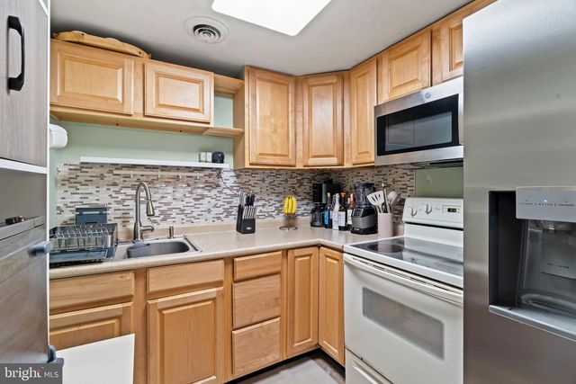 406 RHODE ISLAND AVE, Cherry Hill, NJ 08002