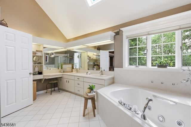9 Proprietor Ln, Readington Twp., NJ 08889