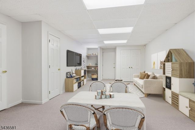 9 Proprietor Ln, Readington Twp., NJ 08889