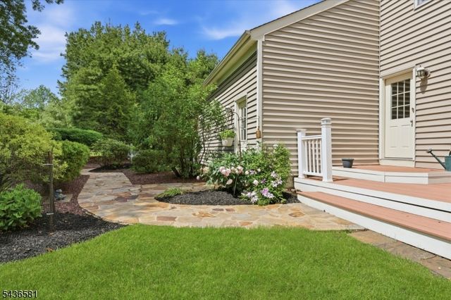 9 Proprietor Ln, Readington Twp., NJ 08889