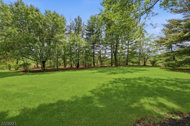 9 Proprietor Ln, Readington Twp., NJ 08889