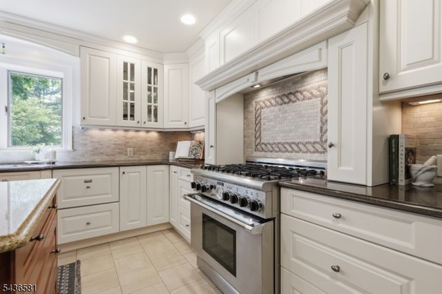 9 Proprietor Ln, Readington Twp., NJ 08889