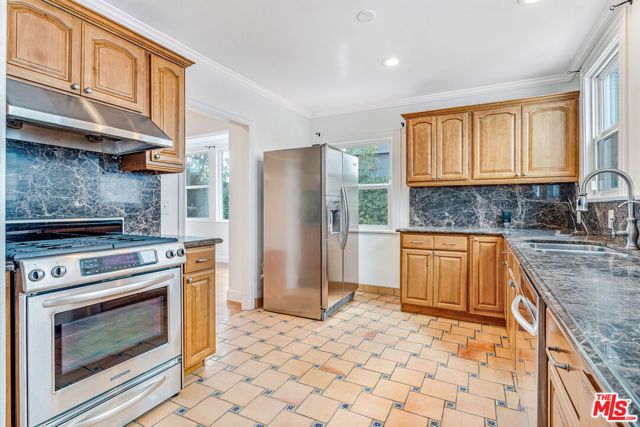 409 N Kilkea Drive, Los Angeles, CA 90048