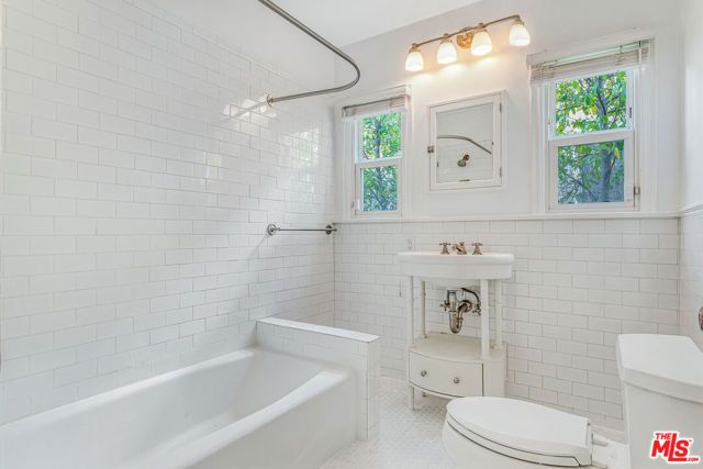 409 N Kilkea Drive, Los Angeles, CA 90048