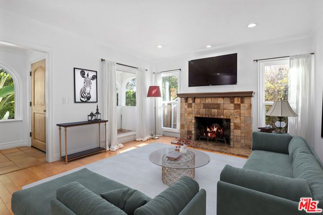 409 N Kilkea Drive, Los Angeles, CA 90048