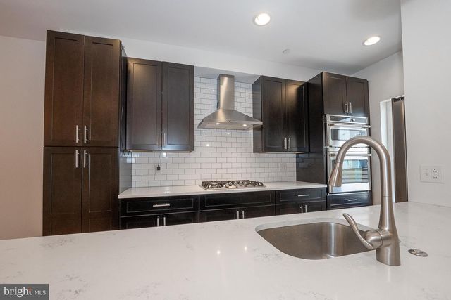 2350 E YORK ST, Philadelphia, PA 19125