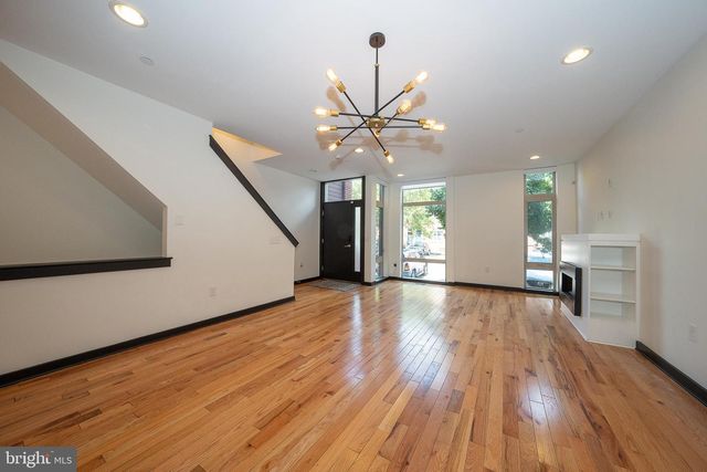 2350 E YORK ST, Philadelphia, PA 19125