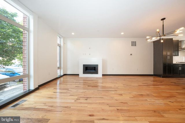 2350 E YORK ST, Philadelphia, PA 19125