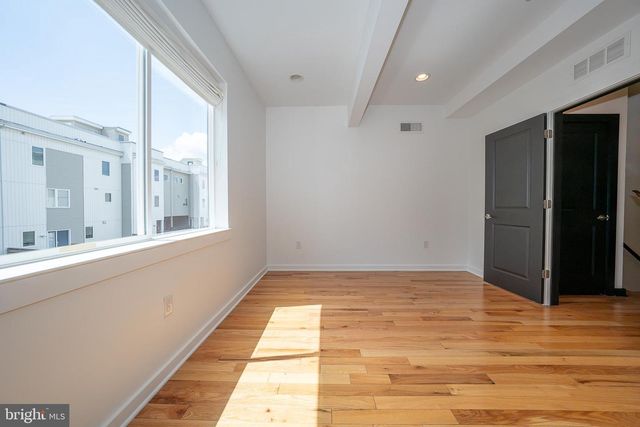 2350 E YORK ST, Philadelphia, PA 19125