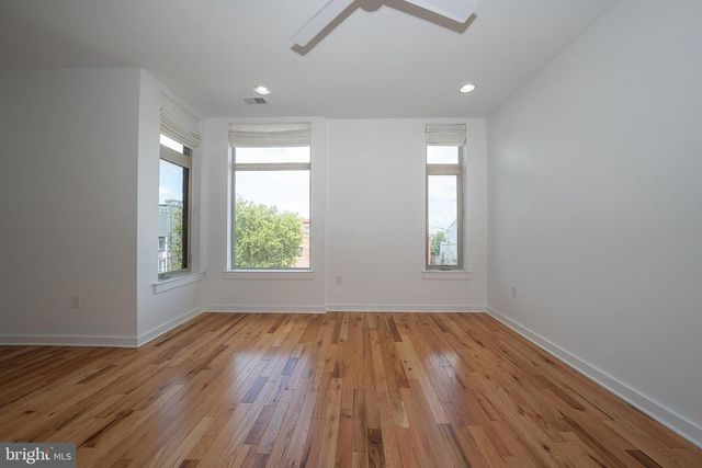 2350 E YORK ST, Philadelphia, PA 19125