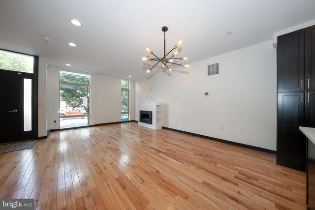 2350 E YORK ST, Philadelphia, PA 19125