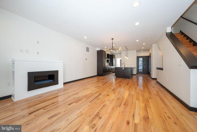 2350 E YORK ST, Philadelphia, PA 19125