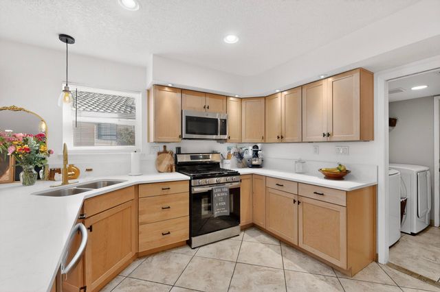 8808 Freemont Ellis Court NE, Albuquerque, NM 87122