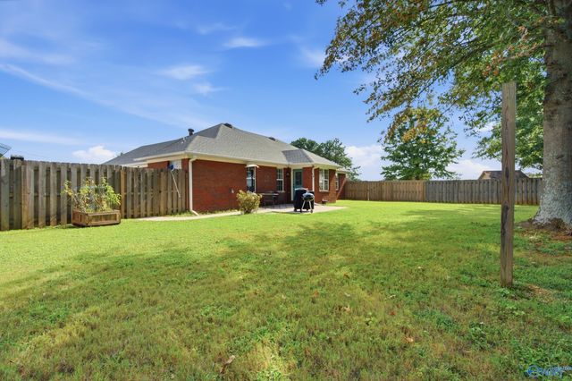203 Turkey Point Drive, New Market, AL 35761