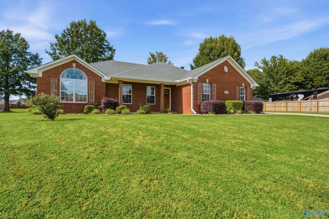 203 Turkey Point Drive, New Market, AL 35761