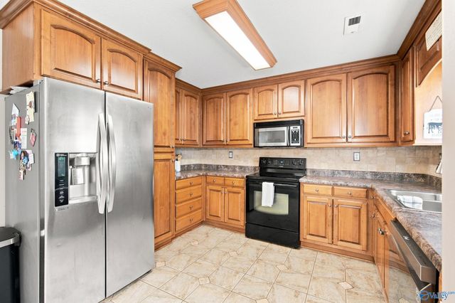 203 Turkey Point Drive, New Market, AL 35761