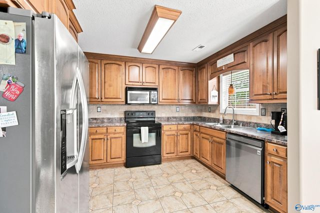 203 Turkey Point Drive, New Market, AL 35761
