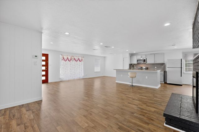 1545 Drury Drive, Dallas, TX 75232