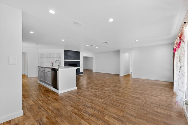1545 Drury Drive, Dallas, TX 75232