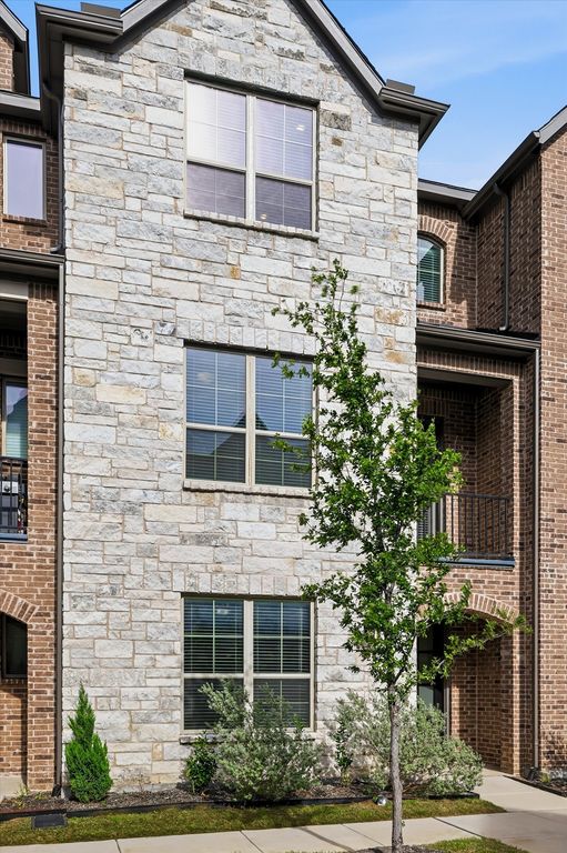 321 Ukiah Street, Lewisville, TX 75056