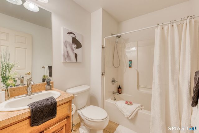 18 Compass Court 18, East Lyme, CT 06357