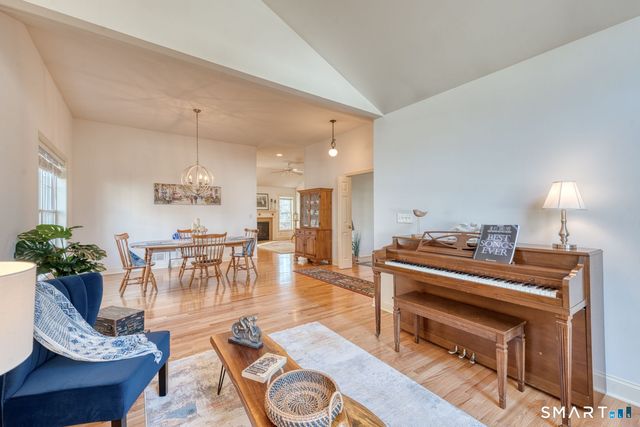 18 Compass Court 18, East Lyme, CT 06357