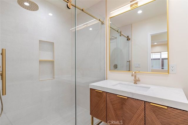 320 E Dryden Street, Glendale, CA 91207