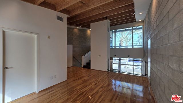 717 N Highland Avenue 9, Los Angeles, CA 90038