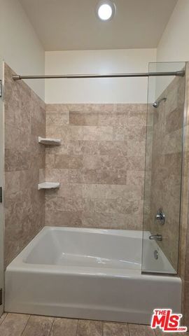 717 N Highland Avenue 9, Los Angeles, CA 90038